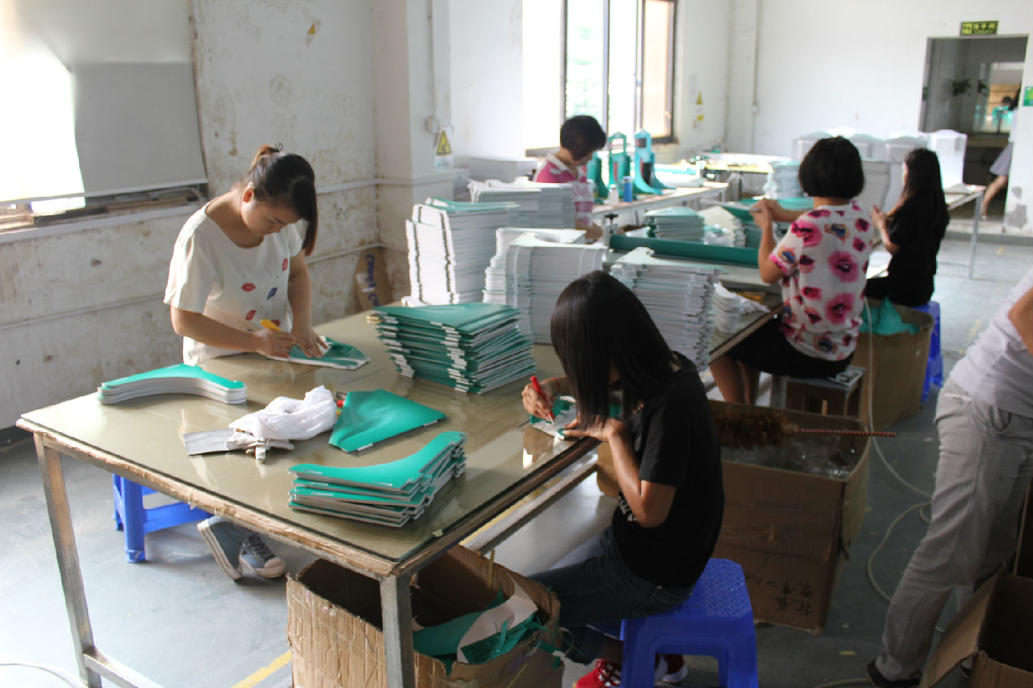 Mighty Mug品牌杯子展示架生產中3