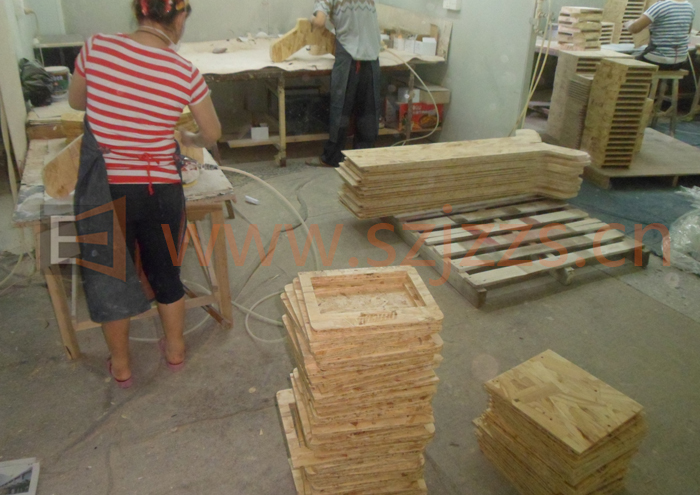 木制帽子展示架加工中 木制帽子展示架加工中