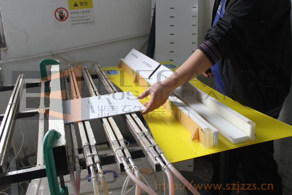 亞克力眼鏡展示架正在熱彎 亞克力眼鏡展示架正在熱彎