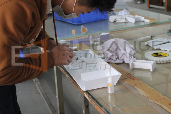 PVC音箱展示架粘接中 PVC音箱展示架粘接中