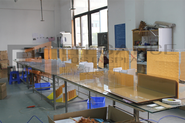 亞克力展示柜生產(chǎn)中 亞克力展示柜生產(chǎn)中