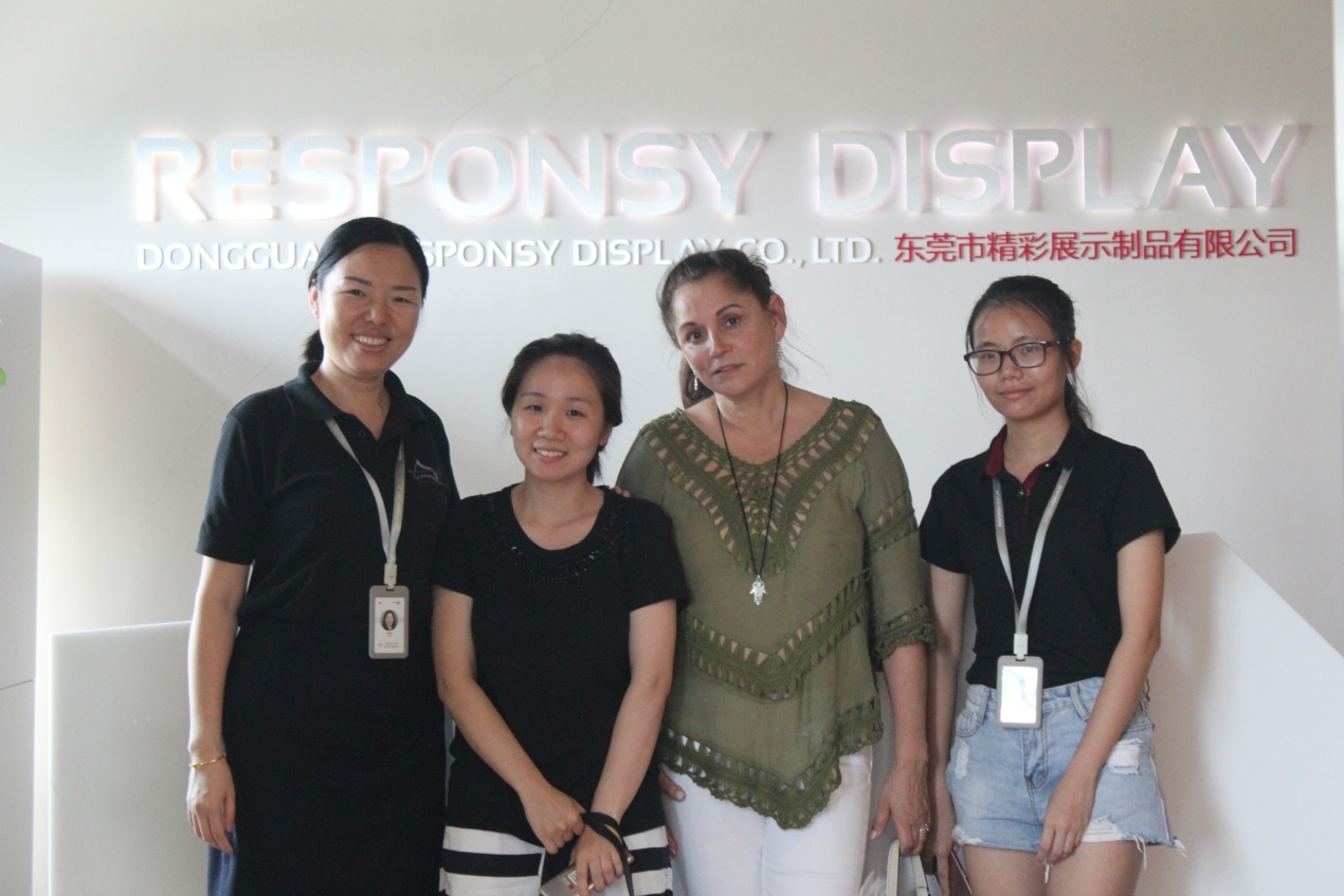 Elean 與我司人員合影 Elean 與我司人員合影